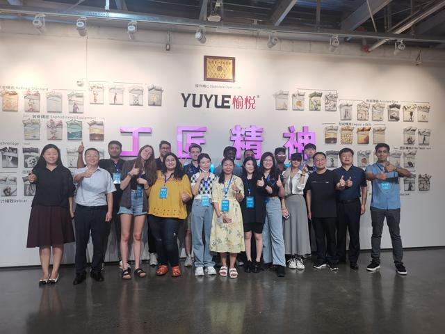 国际学生领略纺织文化魅力 创意家纺好神奇